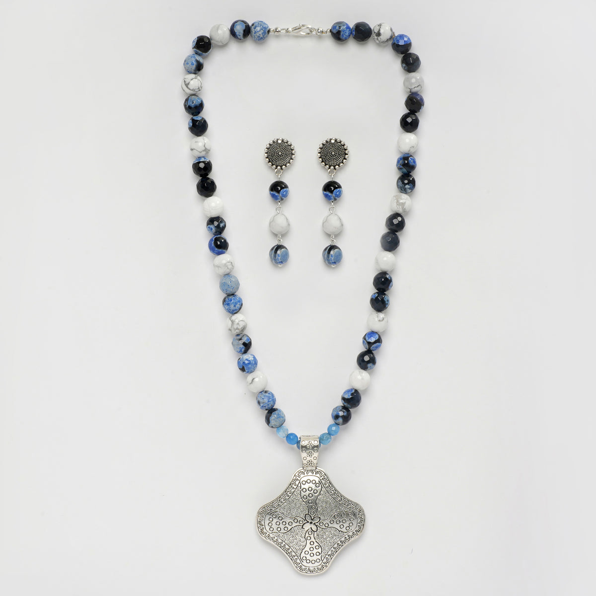 EYKAA AGATE AND WHITE HOWLITE NECKLACE WITH EARRINGS